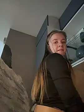 Snapshot of candy_maggie chatting on November 18, 9:47 am candy maggie online show from November 18, 9:47 am