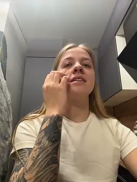 Snapshot of candy_maggie chatting on November 22, 2:16 pm candy maggie online show from November 22, 2:16 pm