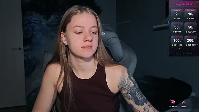 Snapshot of candy_maggie chatting on November 27, 6:21 pm candy maggie online show from November 27, 6:21 pm