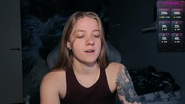 Snapshot of candy_maggie chatting on November 28, 7:05 pm candy maggie online show from November 28, 7:05 pm