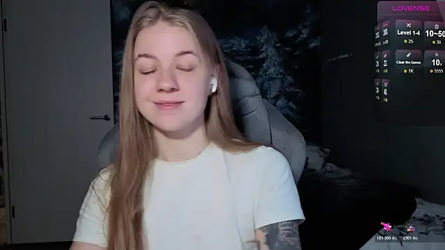 Snapshot of candy_maggie chatting on December 16, 5:29 pm candy maggie online show from December 16, 5:29 pm