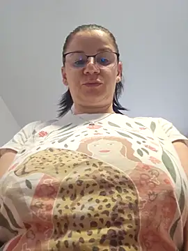 Snapshot of KristenVega chatting on October 2, 6:53 am KristenVega online show from October 2, 6:53 am