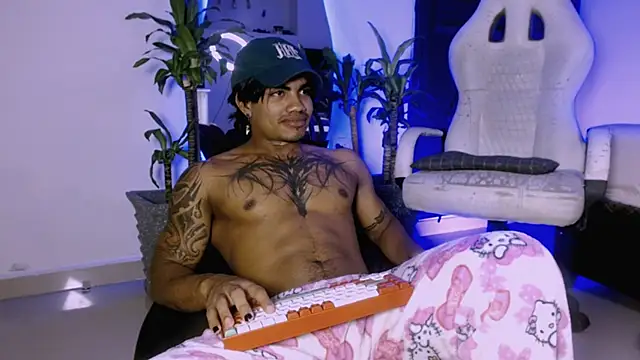 Snapshot of Young_laroi chatting on December 7, 6:21 am Young laroi online show from December 7, 6:21 am