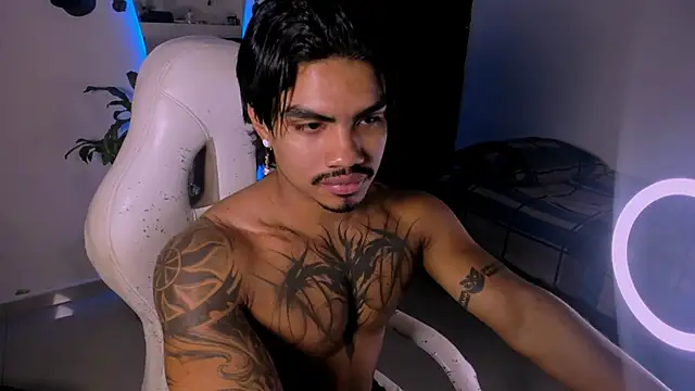 Snapshot of Young_laroi chatting on January 11, 8:43 am Young laroi online show from January 11, 8:43 am