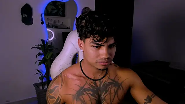 Snapshot of Young_laroi chatting on February 3, 3:53 am Young laroi online show from February 3, 3:53 am