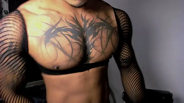 Snapshot of Young_laroi chatting on February 22, 11:35 pm Young laroi online show from February 22, 11:35 pm