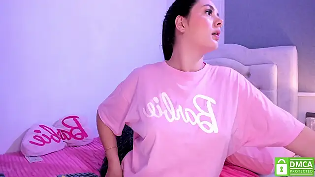 Snapshot of EmilyS__ chatting on January 24, 3:43 am EmilyS   online show from January 24, 3:43 am