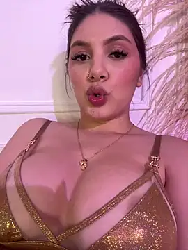 Snapshot of EmilyS__ chatting on February 25, 11:00 pm EmilyS   online show from February 25, 11:00 pm