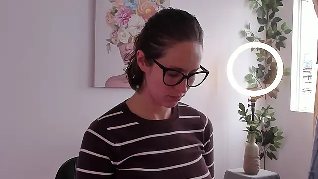 cuddlingbunny online show from March 29, 8:31 pm