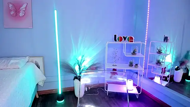 Snapshot of MaveParks_ chatting on September 15, 11:43 am MaveParks online show from September 15, 11:43 am