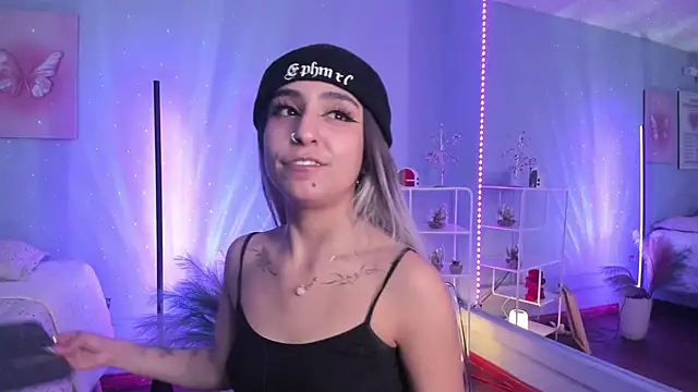 Snapshot of MaveParks_ chatting on October 15, 11:43 am MaveParks online show from October 15, 11:43 am