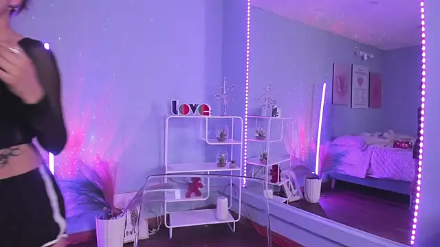 Snapshot of MaveParks_ chatting on October 16, 11:44 am MaveParks online show from October 16, 11:44 am