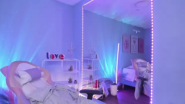 Snapshot of MaveParks_ chatting on October 17, 11:57 am MaveParks online show from October 17, 11:57 am