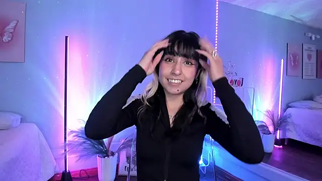 Snapshot of MaveParks_ chatting on October 22, 11:32 am MaveParks online show from October 22, 11:32 am