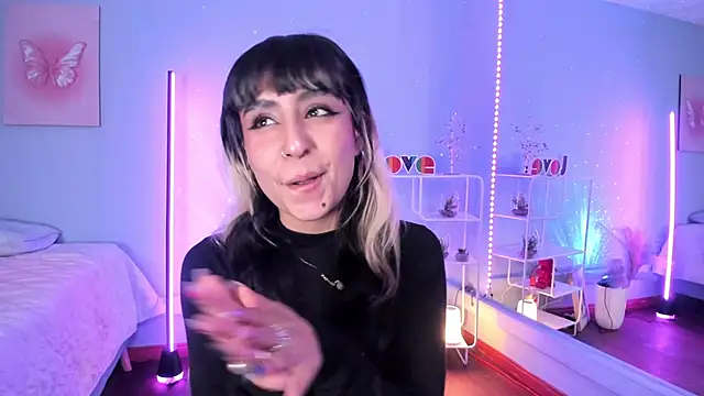 Snapshot of MaveParks_ chatting on October 23, 11:20 am MaveParks online show from October 23, 11:20 am