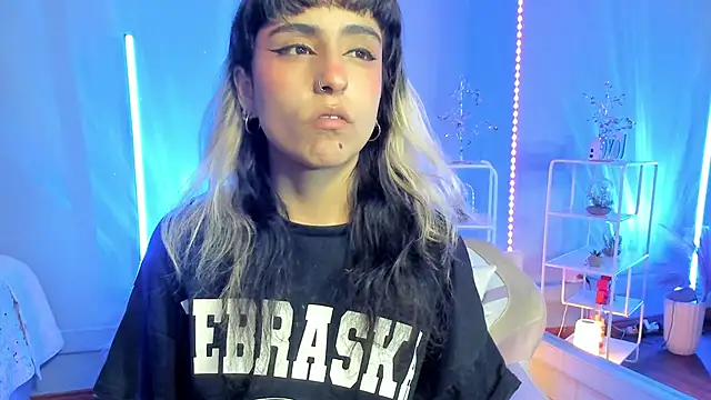 Snapshot of MaveParks_ chatting on October 31, 11:33 am MaveParks online show from October 31, 11:33 am