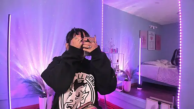 Snapshot of MaveParks_ chatting on November 5, 11:32 am MaveParks online show from November 5, 11:32 am