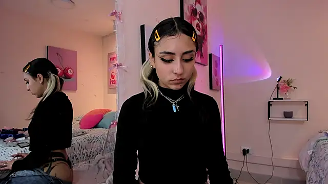 Snapshot of MaveParks_ chatting on November 25, 12:16 pm MaveParks online show from November 25, 12:16 pm