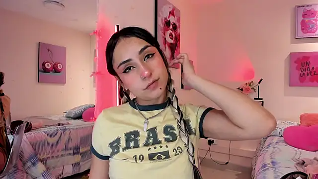 Snapshot of MaveParks_ chatting on November 26, 12:17 pm MaveParks online show from November 26, 12:17 pm