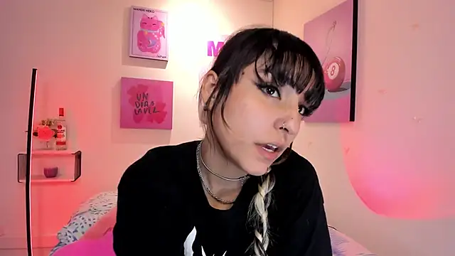 Snapshot of MaveParks_ chatting on November 27, 12:07 pm MaveParks online show from November 27, 12:07 pm