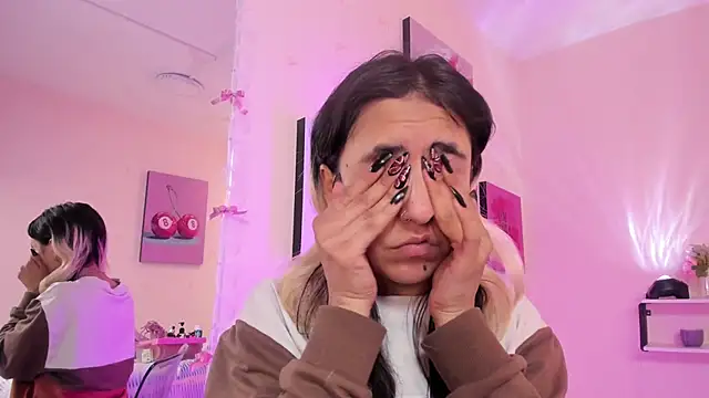 Snapshot of MaveParks_ chatting on December 2, 11:48 am MaveParks online show from December 2, 11:48 am