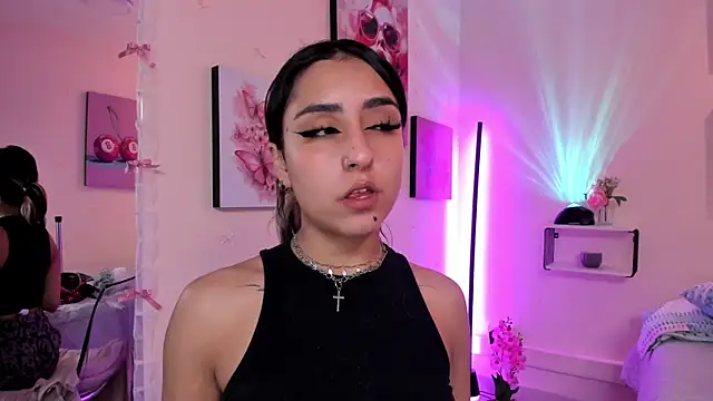 Snapshot of MaveParks_ chatting on December 5, 12:03 pm MaveParks online show from December 5, 12:03 pm