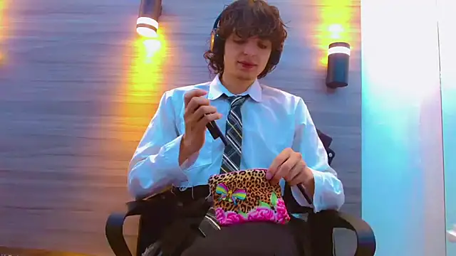 Sr BonnyEthan online show from April 1, 1:01 pm