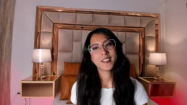 Snapshot of DaraBeckett chatting on February 18, 12:17 pm DaraBeckett online show from February 18, 12:17 pm