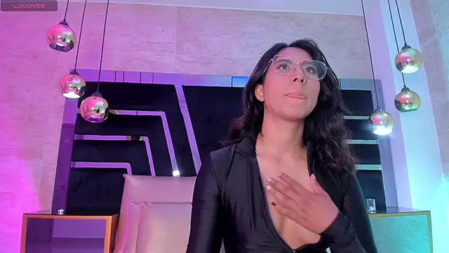 Snapshot of DaraBeckett chatting on November 8, 12:05 pm DaraBeckett online show from November 8, 12:05 pm