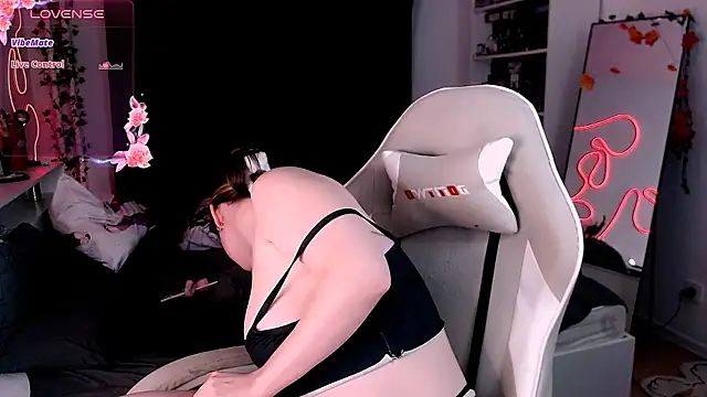 Snapshot of _wikki_ chatting on November 10, 4:17 pm wikki online show from November 10, 4:17 pm