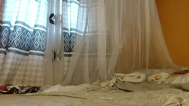 Snapshot of titi_fiesta chatting on October 12, 5:17 am titi fiesta online show from October 12, 5:17 am