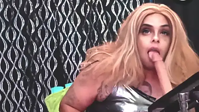 Snapshot of indica310 chatting on November 9, 10:46 am indica310 online show from November 9, 10:46 am