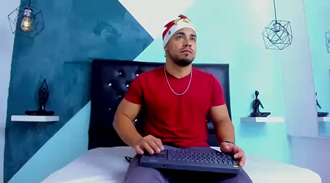 Snapshot of BrianMalonee chatting on December 16, 1:00 pm BrianMalonee online show from December 16, 1:00 pm