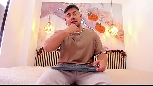 BrianMalonee online show from November 4, 12:04 pm