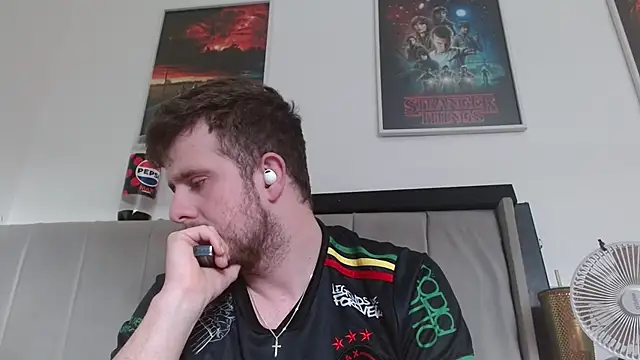 Snapshot of maxy49 chatting on November 11, 12:49 pm maxy49 online show from November 11, 12:49 pm