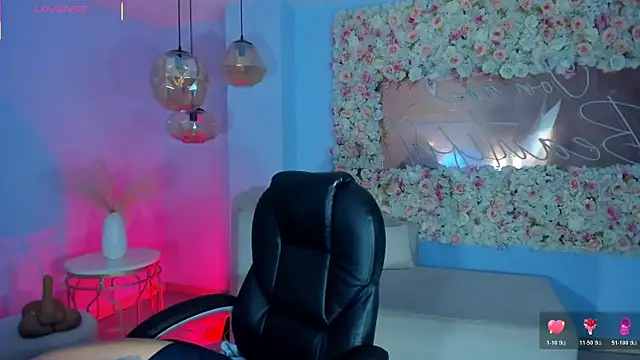 AlessaRomero online show from December 19, 8:05 pm