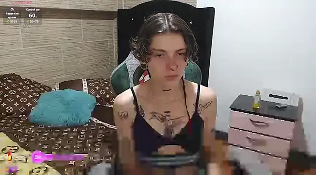 Snapshot of pretty_cristal69 chatting on December 13, 4:11 am pretty cristal69 online show from December 13, 4:11 am