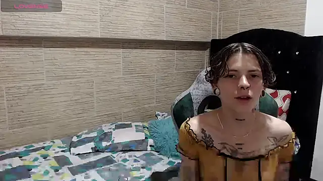 Snapshot of pretty_cristal69 chatting on December 15, 8:25 pm pretty cristal69 online show from December 15, 8:25 pm