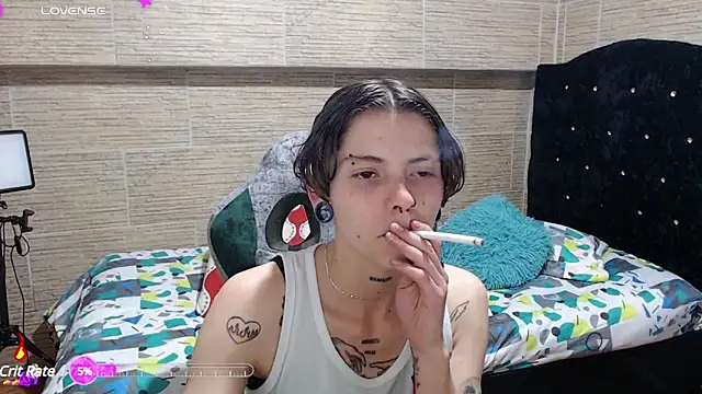 Snapshot of pretty_cristal69 chatting on December 18, 3:15 am pretty cristal69 online show from December 18, 3:15 am