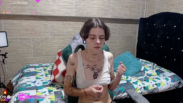 Snapshot of pretty_cristal69 chatting on December 18, 6:32 am pretty cristal69 online show from December 18, 6:32 am
