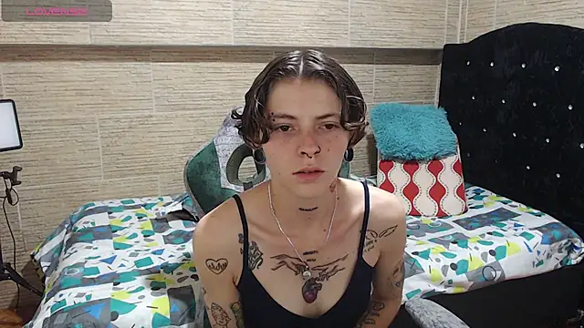 Snapshot of pretty_cristal69 chatting on December 21, 1:15 am pretty cristal69 online show from December 21, 1:15 am
