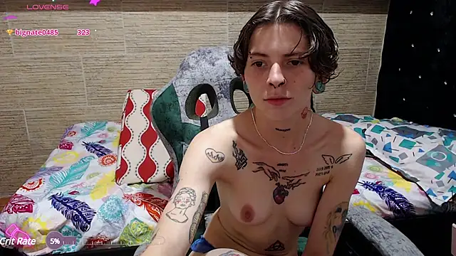 Snapshot of pretty_cristal69 chatting on January 1, 11:51 pm pretty cristal69 online show from January 1, 11:51 pm