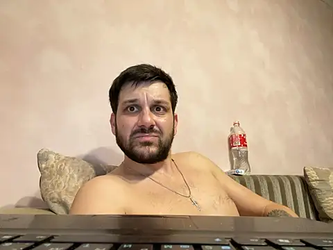 Snapshot of MaeltraJoy chatting on December 7, 12:41 am MaeltraJoy online show from December 7, 12:41 am