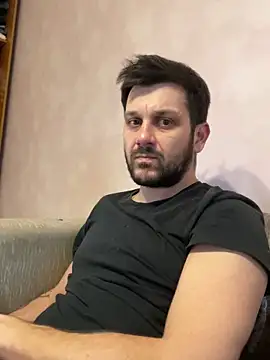 Snapshot of MaeltraJoy chatting on December 7, 11:18 am MaeltraJoy online show from December 7, 11:18 am