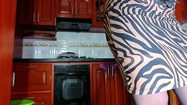 Snapshot of MissEscarleth chatting on December 22, 2:52 am MissEscarleth online show from December 22, 2:52 am