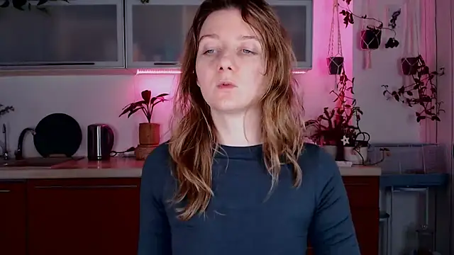 Snapshot of Elly_Helly chatting on December 13, 8:37 pm Elly Helly online show from December 13, 8:37 pm