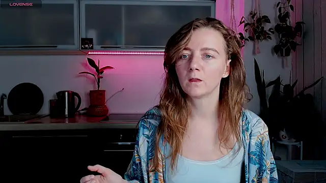 Snapshot of Elly_Helly chatting on November 5, 8:42 pm Elly Helly online show from November 5, 8:42 pm