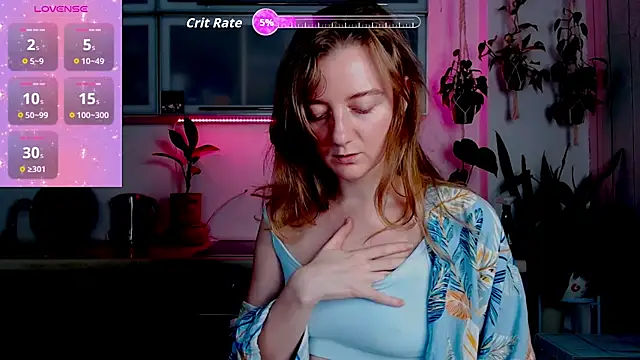 Snapshot of Elly_Helly chatting on December 4, 8:50 pm Elly Helly online show from December 4, 8:50 pm