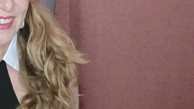 Snapshot of SusannaGlam_John chatting on December 16, 9:09 pm SusannaGlam John online show from December 16, 9:09 pm