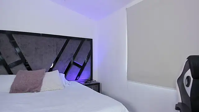 IsabelleFoxx  online show from October 1, 9:43 pm